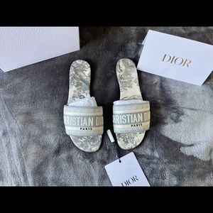 Dior Dway slide